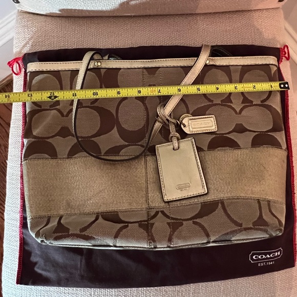 PRICE DROP: *make offer* Classic COACH purse w/ gold trim & duster - Picture 3 of 14